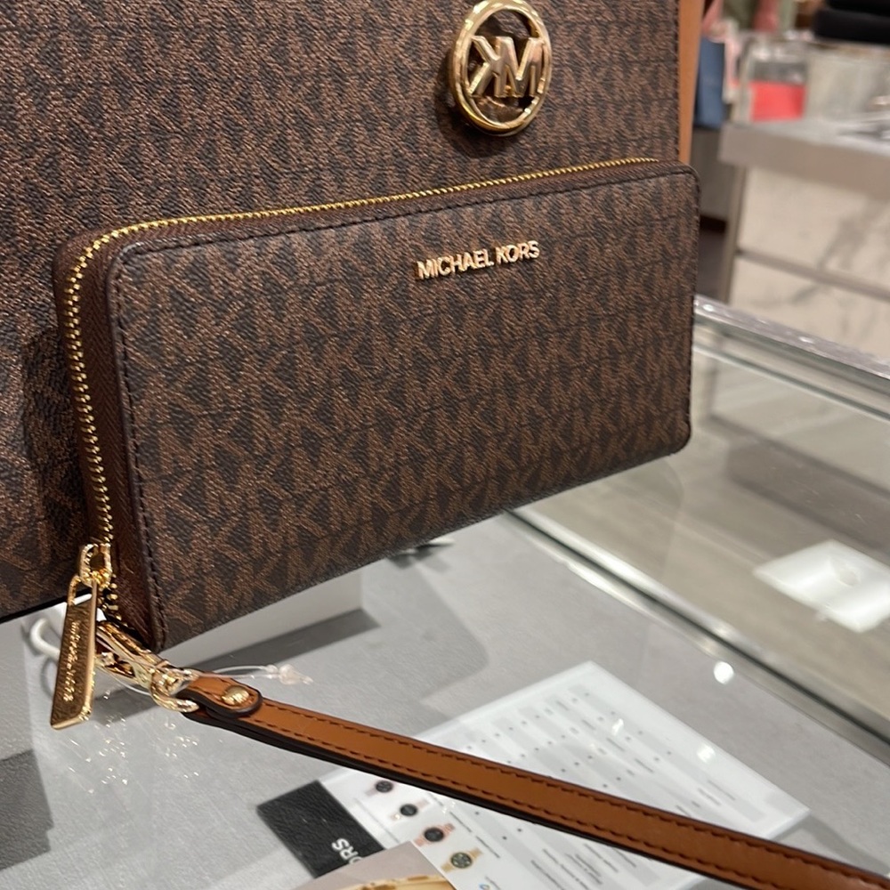 Michael Kors Jet Set Travel Large Travel CONTINENTAL wallet-wristlet-phoneholder - Picture 12 of 16